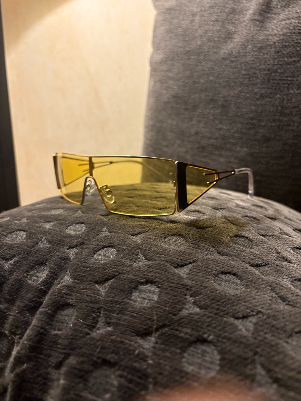 SHEIN Yellow Rectangular Rimless Sunglasses with Black Accents